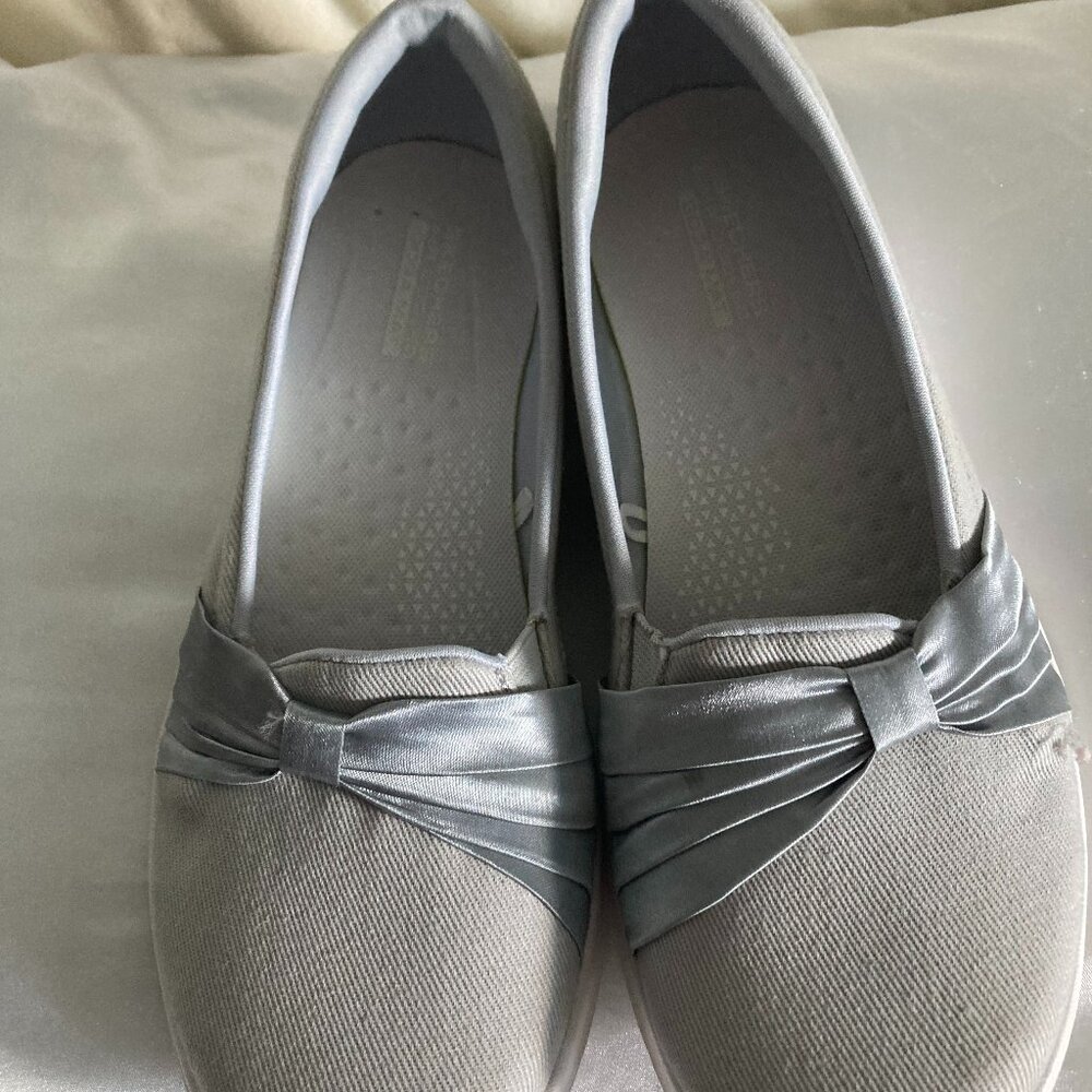 Grey Yoga Mat Sketchers  - size 7.5